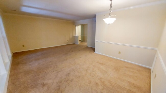 Building Photo - Big and Beautiful 2 Bedroom, 2 Full Bathro...