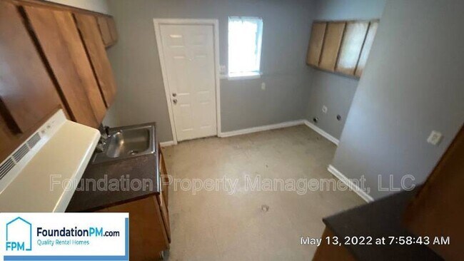 Building Photo - 3220 Ashwood St