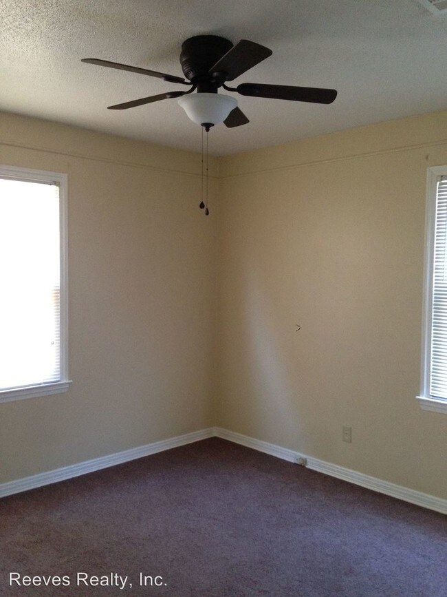 Building Photo - 3 br, 1 bath House - 9 Elm Street