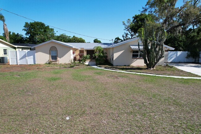 Building Photo - 3 Bedroom - 2 Bath - 2 Car Garage - Fenced Yard