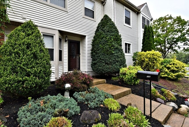 Building Photo - 3BR Townhome (Tapestry) with COUNCIL ROCK ...