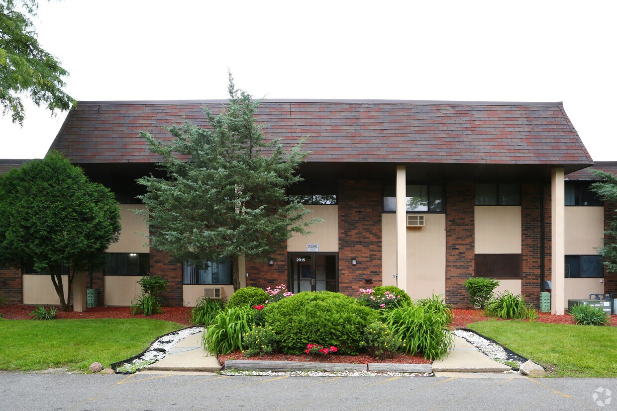 Country Chalet Apartments Apartments in Zion, IL