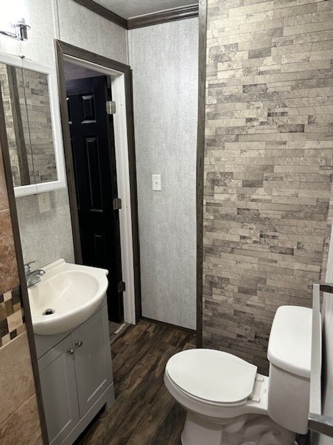 Building Photo - 2nd floor "Carriage House" Apartment