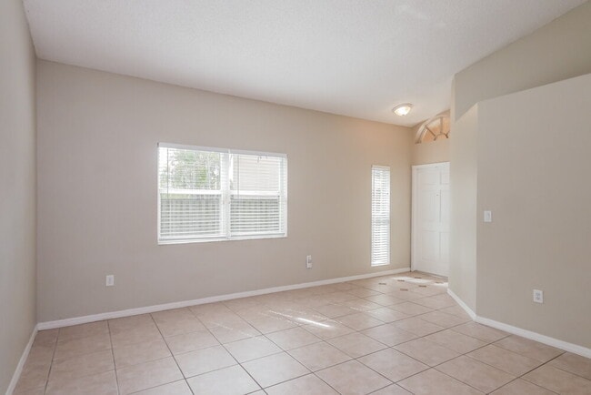Building Photo - 428 Lakeside Cir