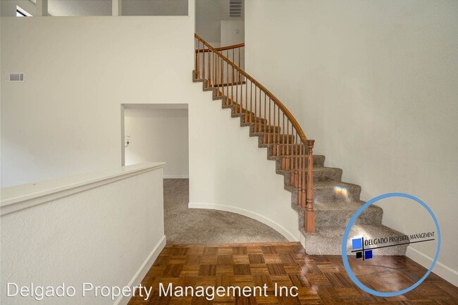 Building Photo - 4 br, 2.5 bath House - 813 Campas Court