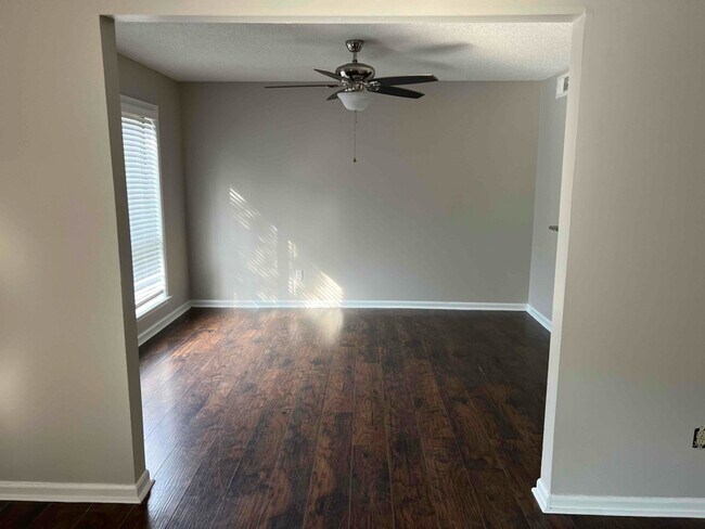 Foto del edificio - 8406 Rockcreek Pkwy