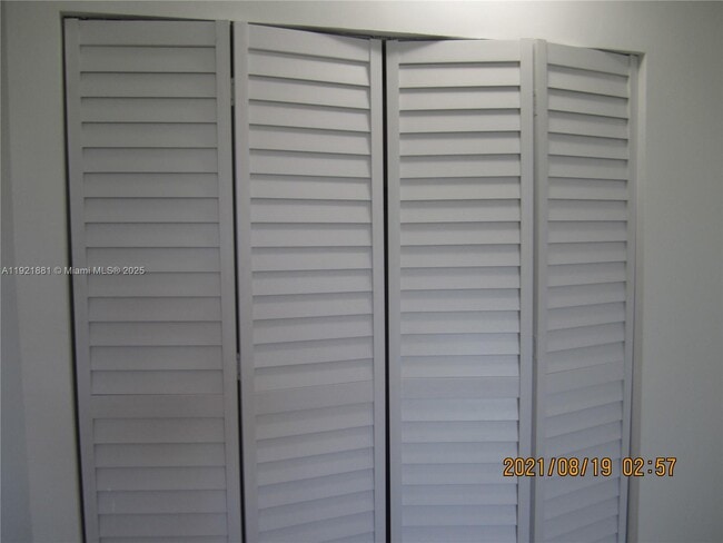 Foto del edificio - 680 NE 64th St