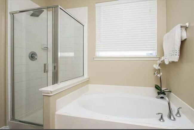 Foto del edificio - 1506 Lochstone Dr