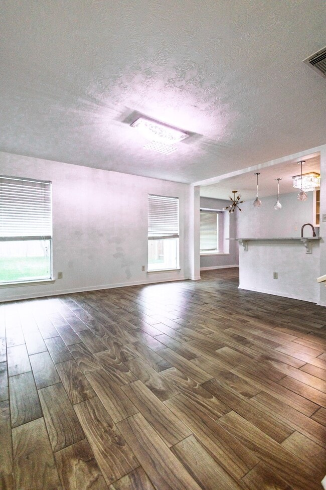 Foto del edificio - 19334 Strathmore Pl Ln