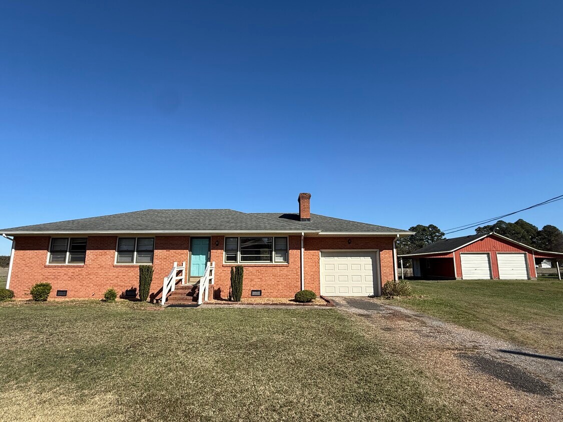 Primary Photo - 106 Hawthorne Dr