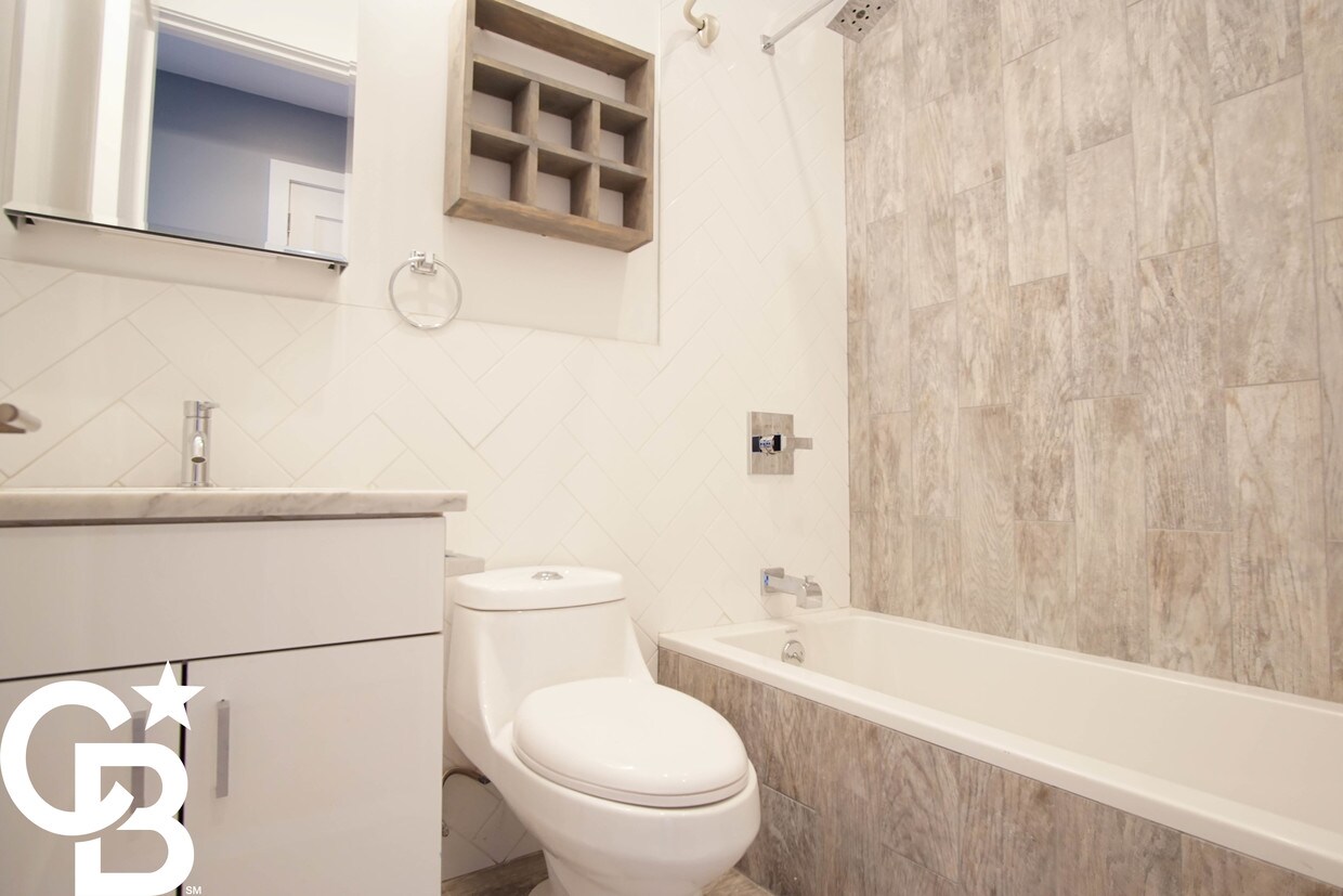 Bath 1 - 2083 Pacific St