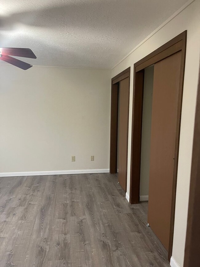 Building Photo - Duplex