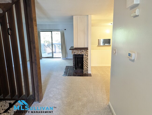 Foto del edificio - 4100-4105 Five Oaks Dr