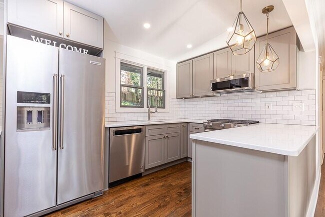 Foto del edificio - 1899 Moores Mill Rd NW