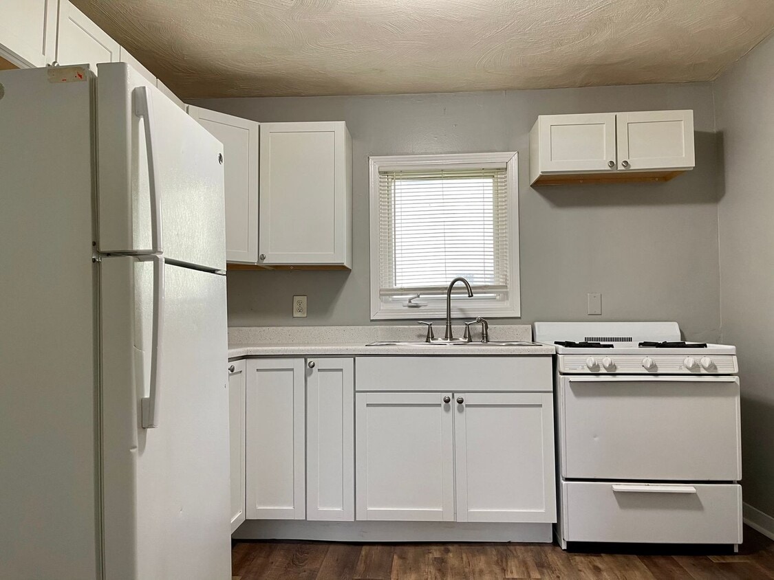Foto principal - Darling 2 Bedroom 1 Bathroom Home in Minne...