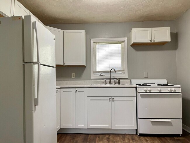 Foto del edificio - Darling 2 Bedroom 1 Bathroom Home in Minne...