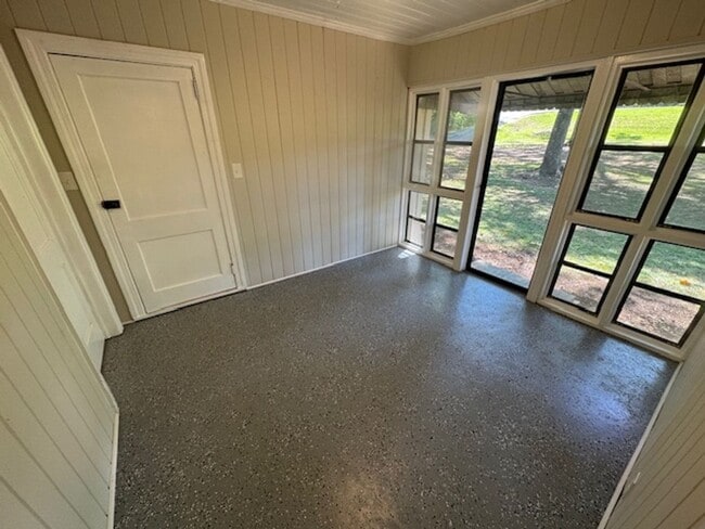 Foto del edificio - 3068 Roanoke Rd