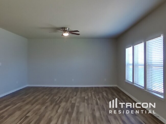 Foto del edificio - 9731 Marbach Crest