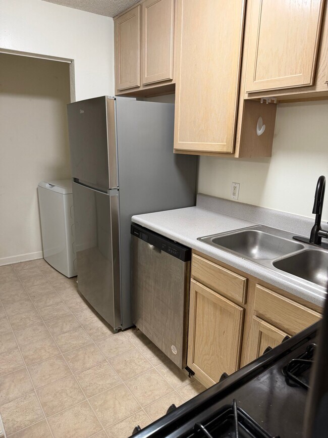 Building Photo - 9411 Links Ln
