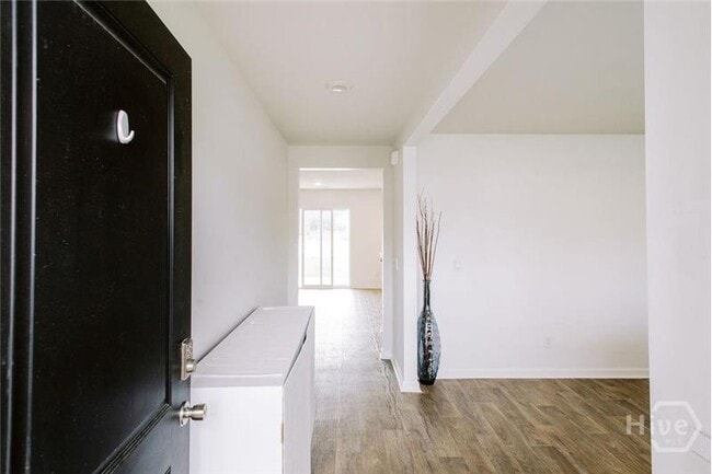 Foto del edificio - 123 Skylark Rd