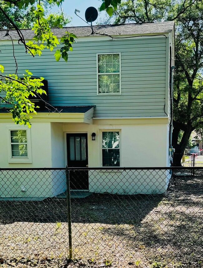 Building Photo - 5536 Flanders Ave