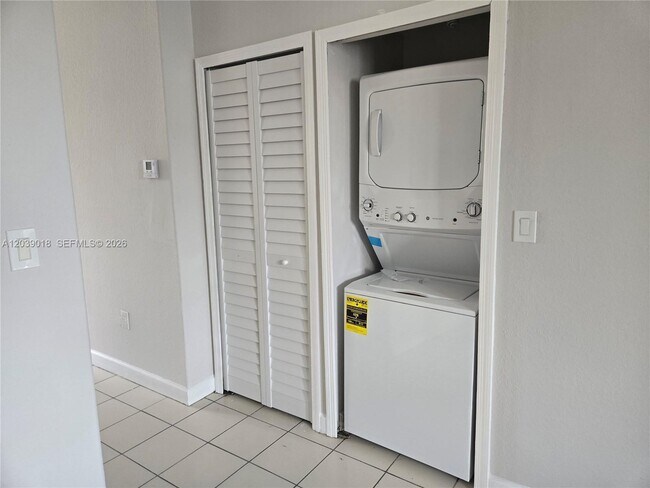 Foto del edificio - 2460 SE 16th Terrace