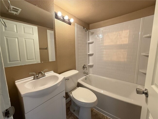 Building Photo - 1402 S Washington Ave