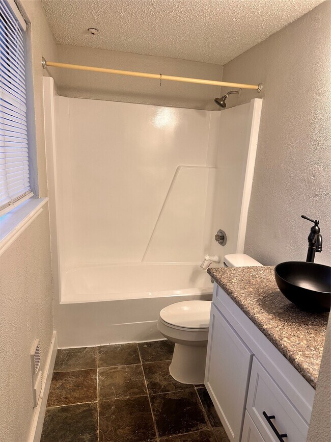 Foto del edificio - 3730 Thistlemont Dr