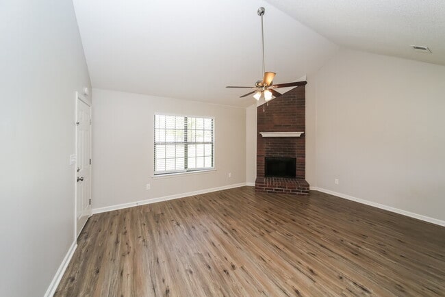 Foto del edificio - 5417 Riverdale Rd
