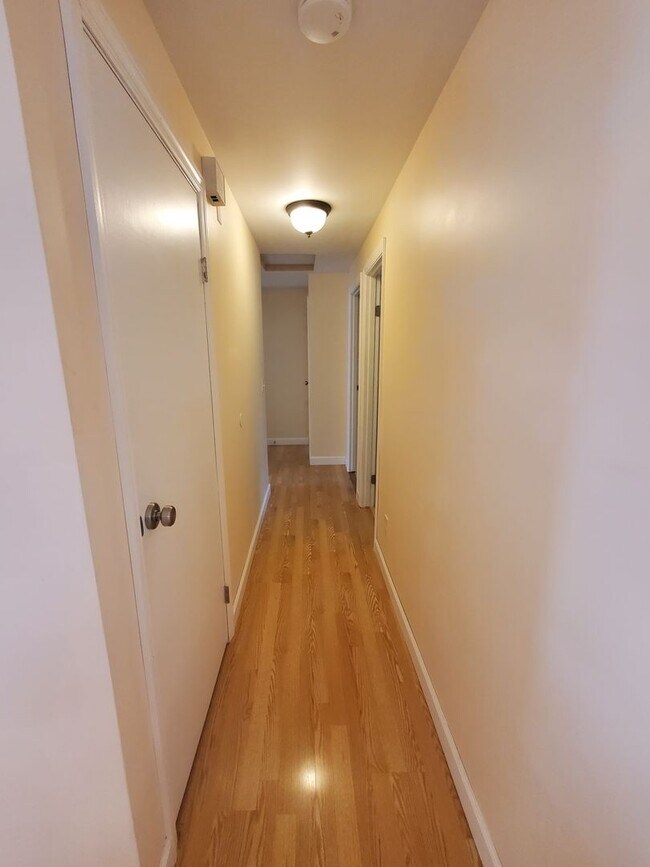 Building Photo - Beautifully Updated Home in Sought-After S...