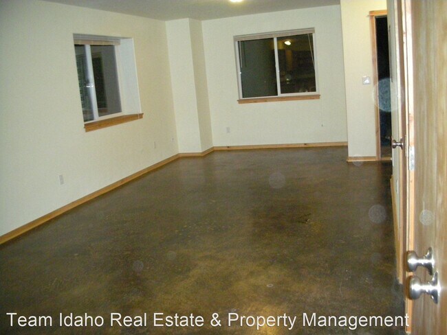 Building Photo - 421 Indian Hills Dr