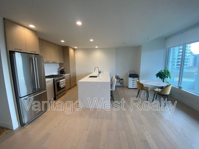 Building Photo - 1181-1181 Sunset Dr