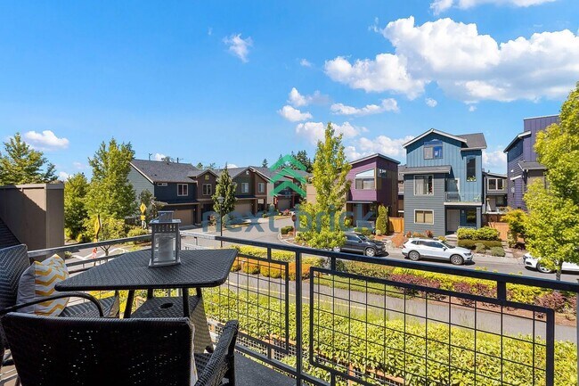 Building Photo - Bright 3BR Free-Standing Condo with A/C, 2-Car Garage & Easy I-5 Access