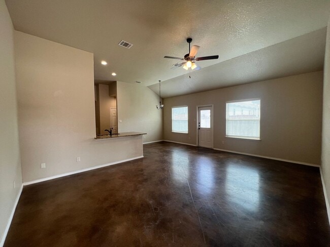 Building Photo - Luxury 3/2 duplex in great New Braunfels Neighborhood!