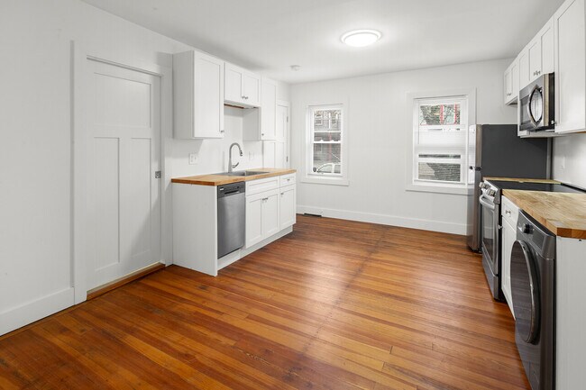 Foto del edificio - 323 Williams St