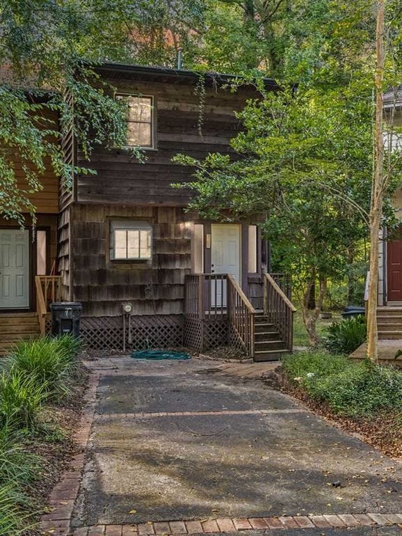 Foto del edificio - 1740 Beechwood Cir N