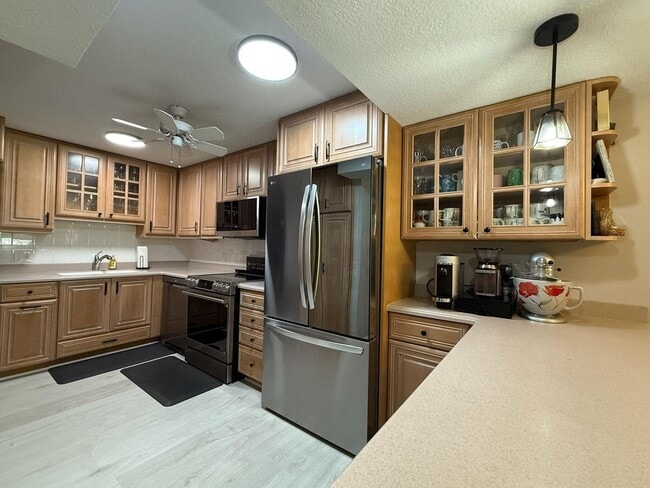 Building Photo - 386 Golfview Rd