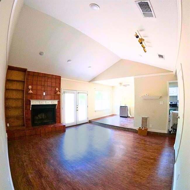 Foto del edificio - 16006 Parkway Dr
