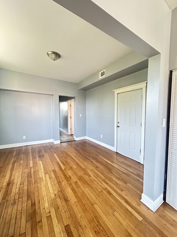 Foto del edificio - 6601 S Langley Ave