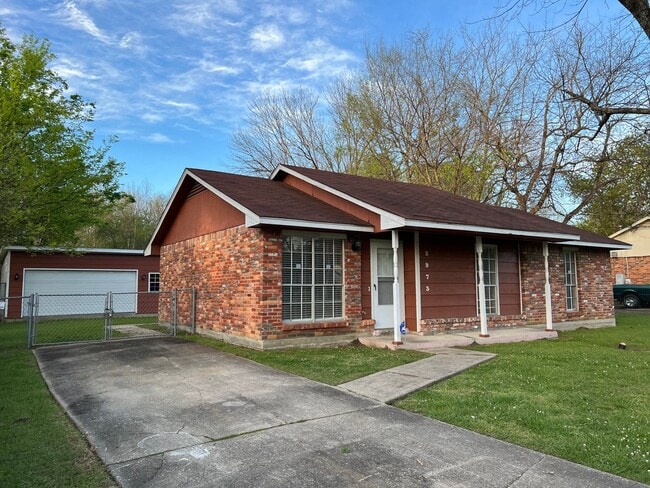 Building Photo - 2973 Moorcroft Dr