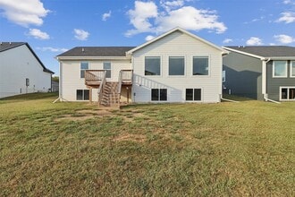 Building Photo - 520 Meadows Ct