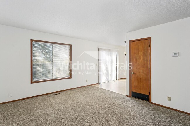 Foto del edificio - 2305 S White Oak Dr