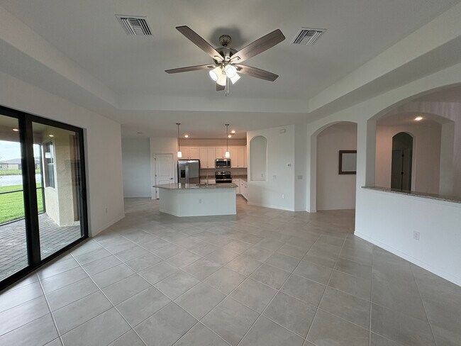 Building Photo - 3305 Altimira Dr