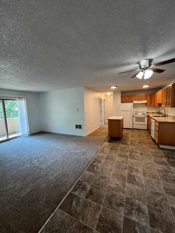 Primary Photo - 17260 SW Heritage Ct