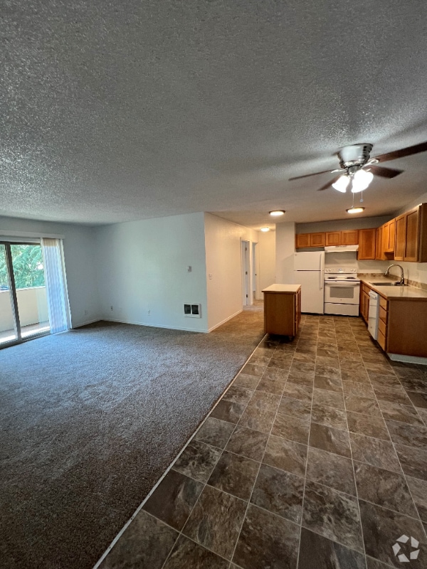 Building Photo - 17260 SW Heritage Ct