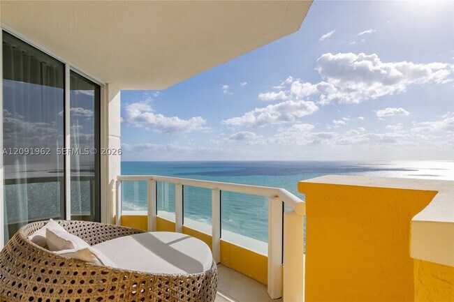 Foto del edificio - 17875 Collins Ave