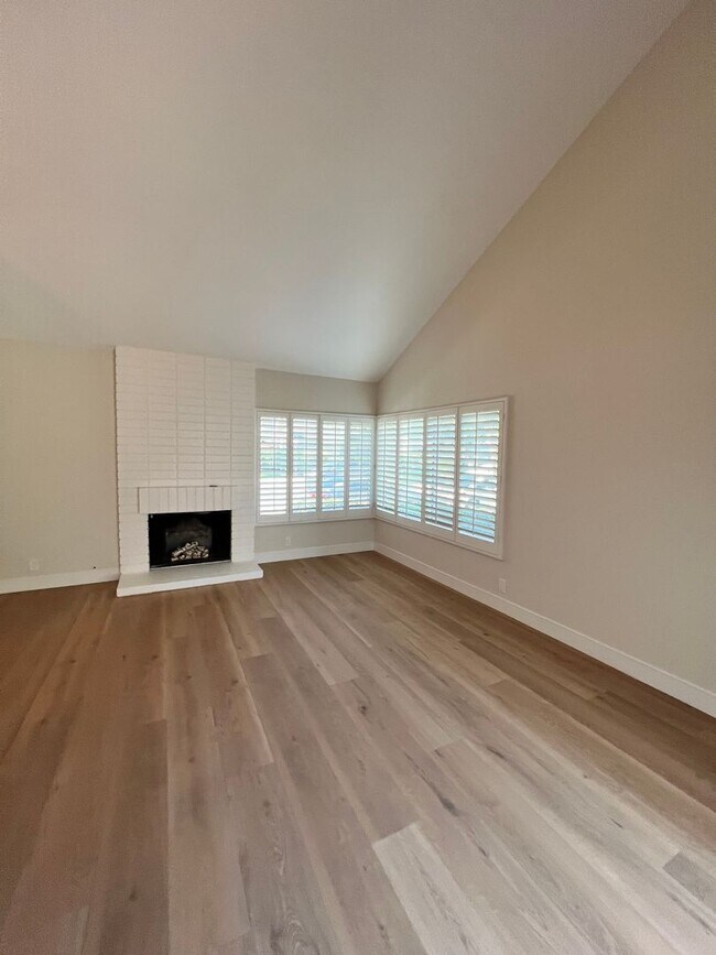Foto del edificio - Complete Remodel Dearfield 3 bedroom 2.5 Bath home Ready for Lease