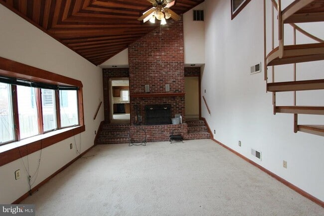 Foto del edificio - 13028 Compton Rd