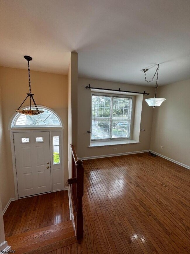 Building Photo - 533 Coventry Dr