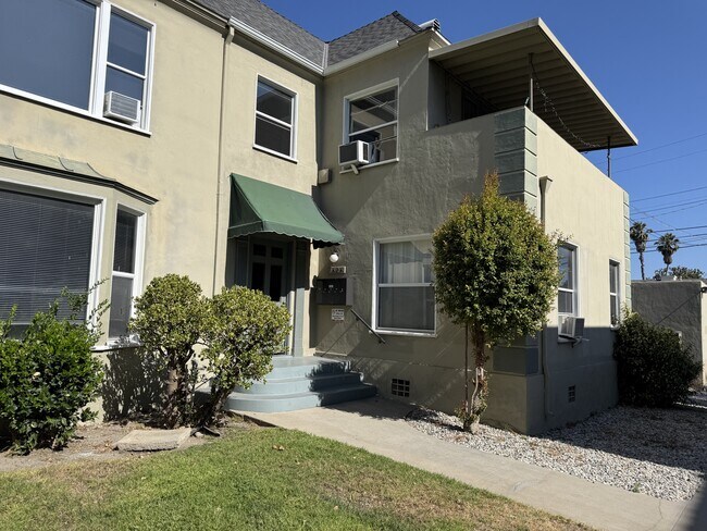 Building Photo - 1424 E Wilson Unit A